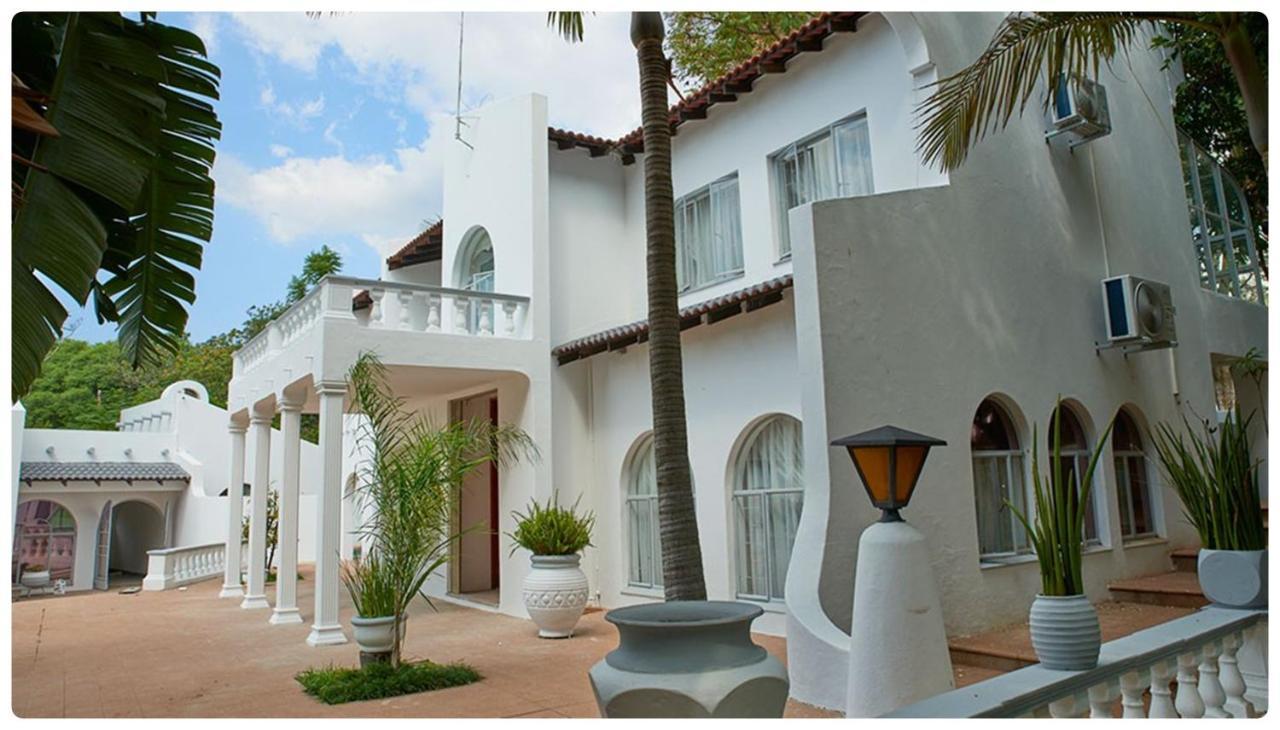 Graceland Conference And Lifestyle Centre Akasia Bagian luar foto