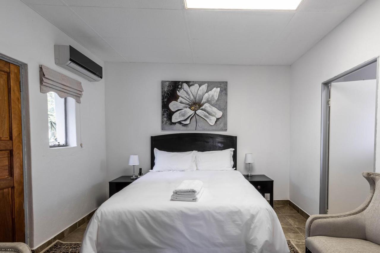 Graceland Conference And Lifestyle Centre Akasia Bagian luar foto