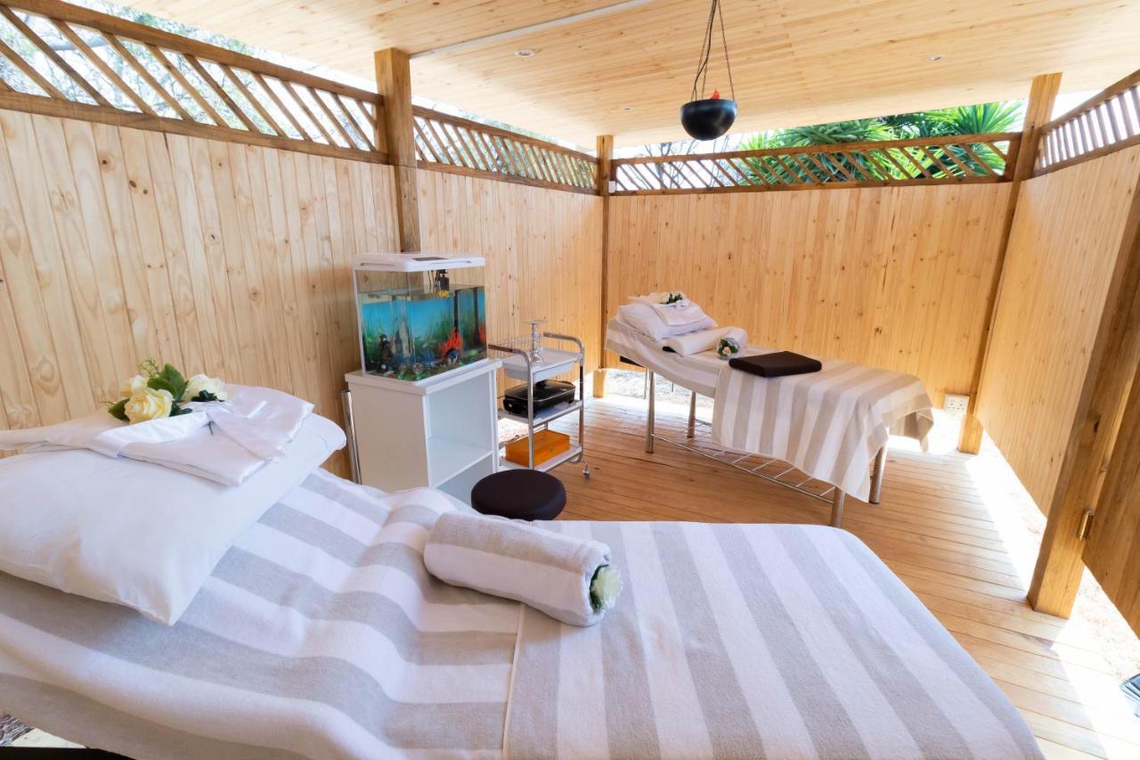 Graceland Conference And Lifestyle Centre Akasia Bagian luar foto