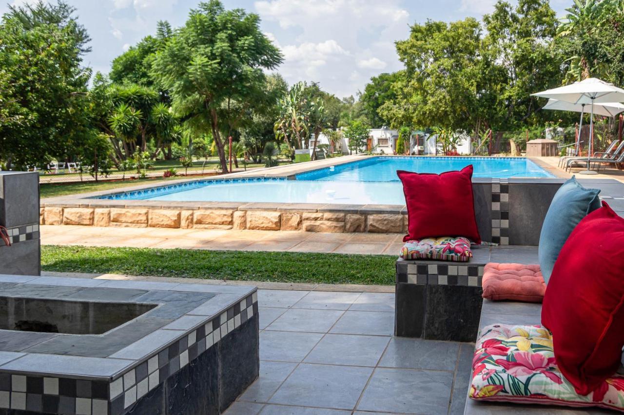 Graceland Conference And Lifestyle Centre Akasia Bagian luar foto