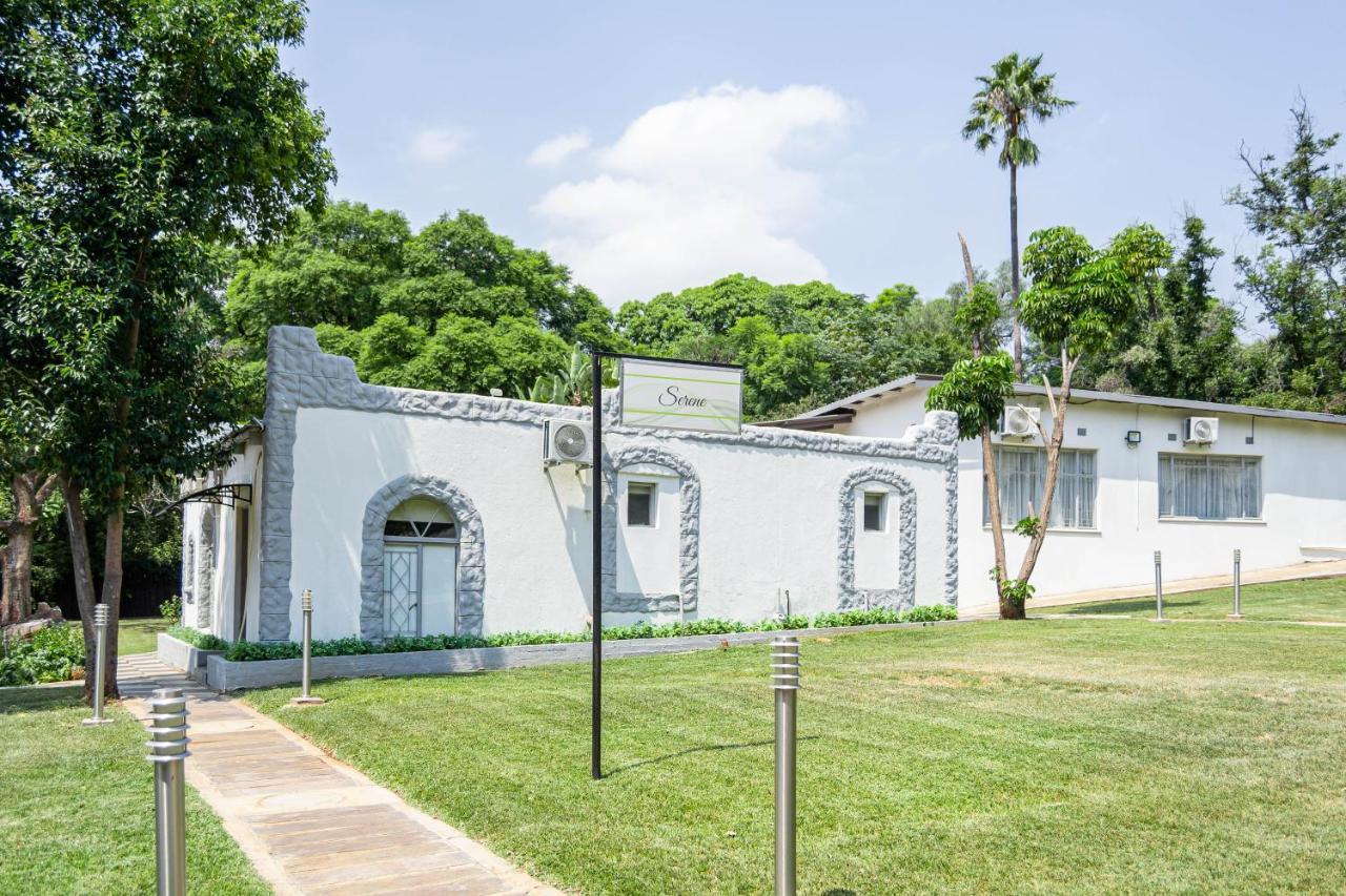 Graceland Conference And Lifestyle Centre Akasia Bagian luar foto