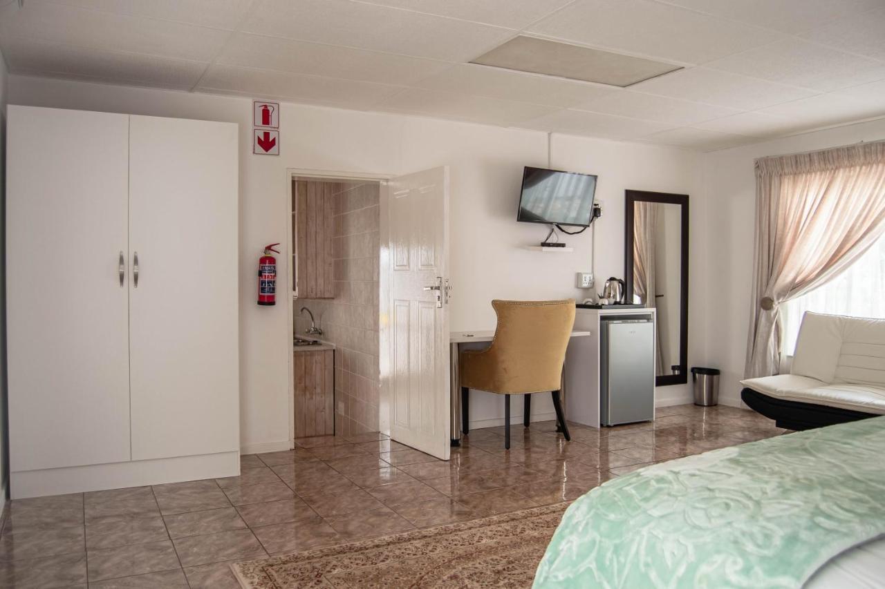 Graceland Conference And Lifestyle Centre Akasia Bagian luar foto