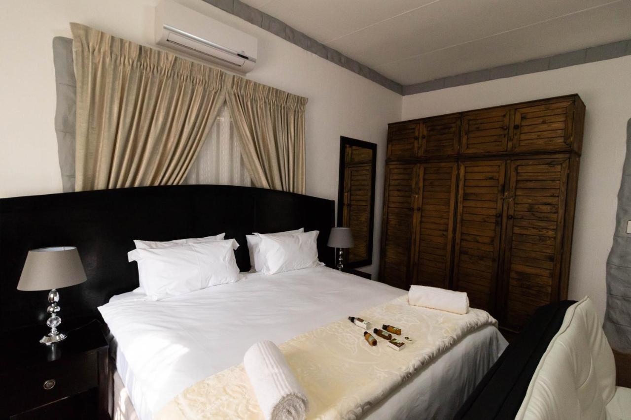 Graceland Conference And Lifestyle Centre Akasia Bagian luar foto