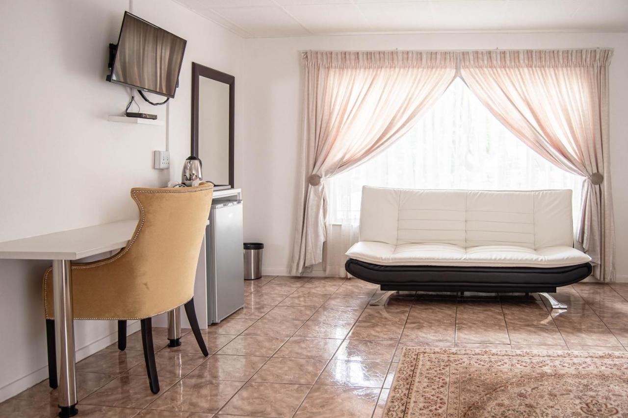 Graceland Conference And Lifestyle Centre Akasia Bagian luar foto