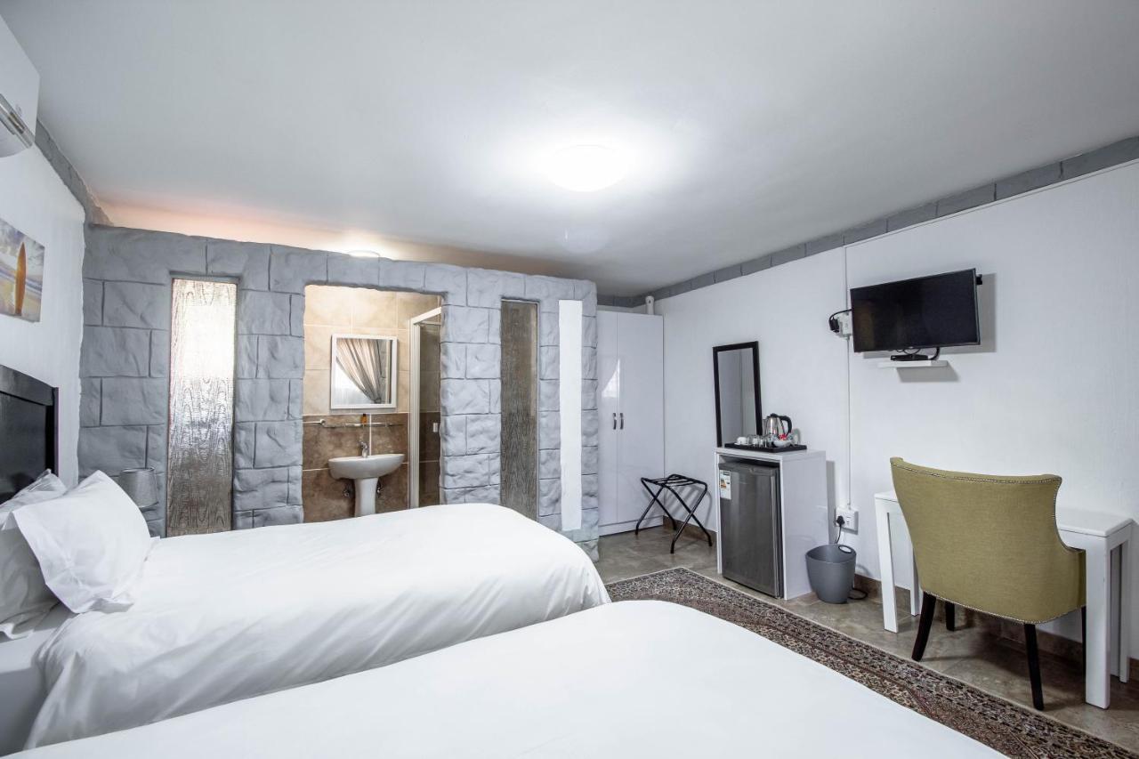 Graceland Conference And Lifestyle Centre Akasia Bagian luar foto