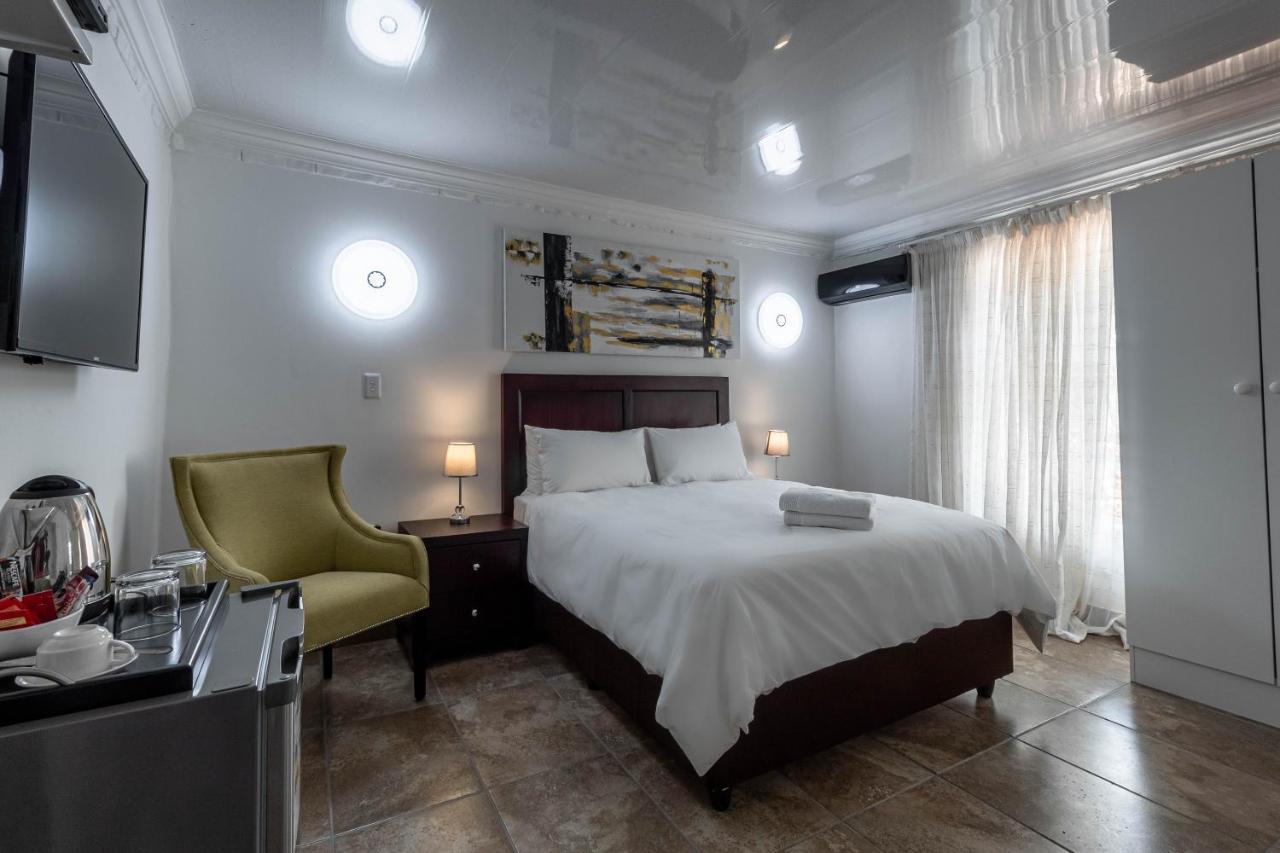 Graceland Conference And Lifestyle Centre Akasia Bagian luar foto