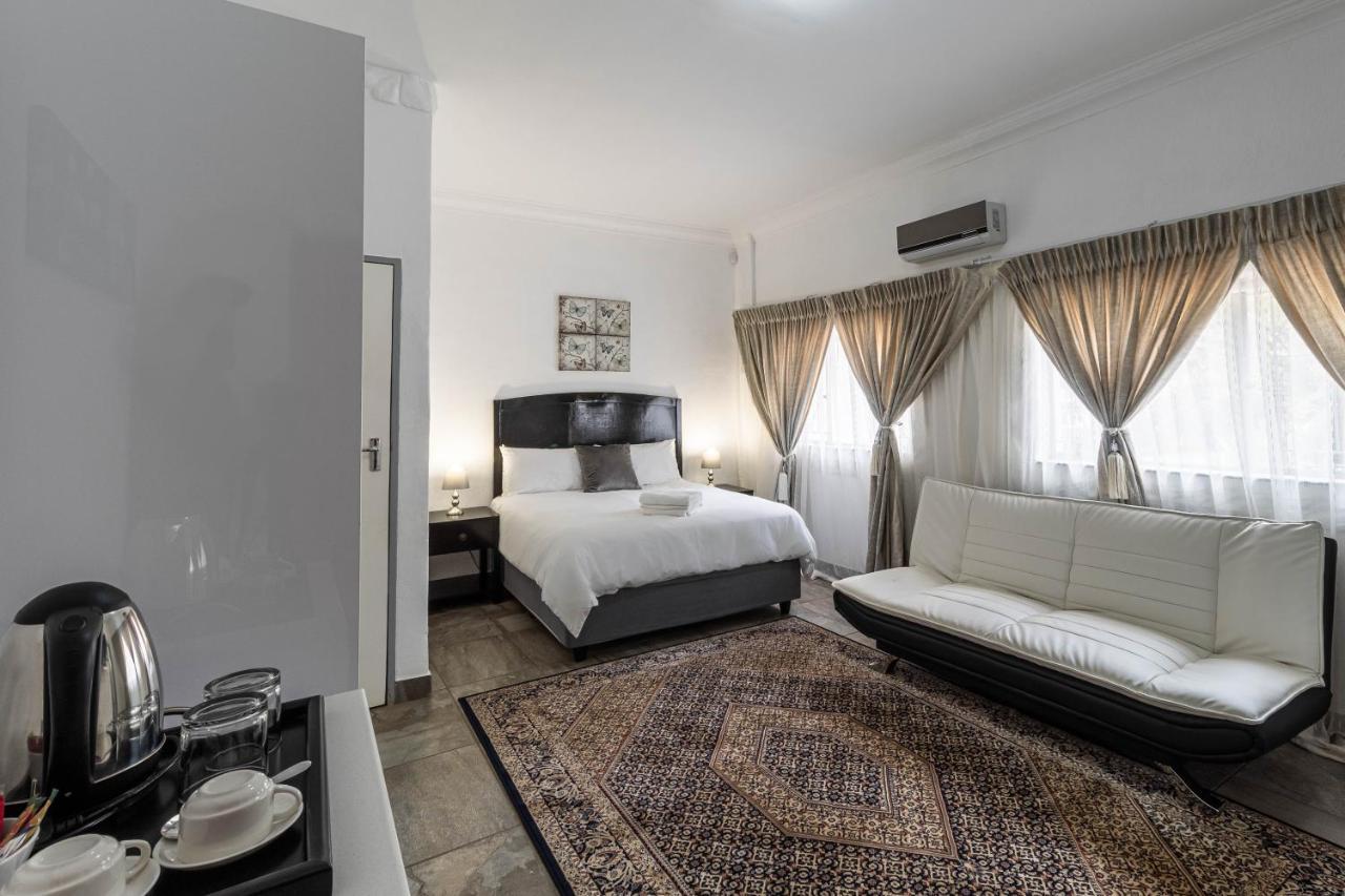 Graceland Conference And Lifestyle Centre Akasia Bagian luar foto
