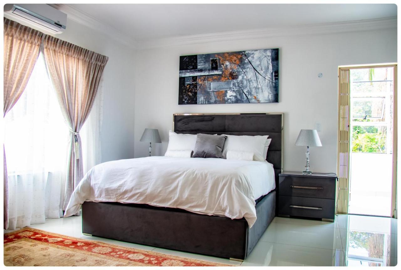 Graceland Conference And Lifestyle Centre Akasia Bagian luar foto